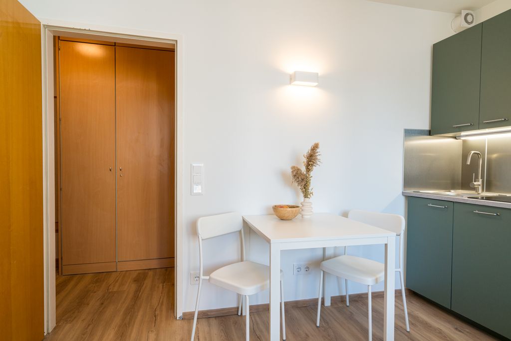Thumb - High-Floor Studio on Landstraßer Hauptstraße – Rain Shower, Air Conditioning & Lift num - 14