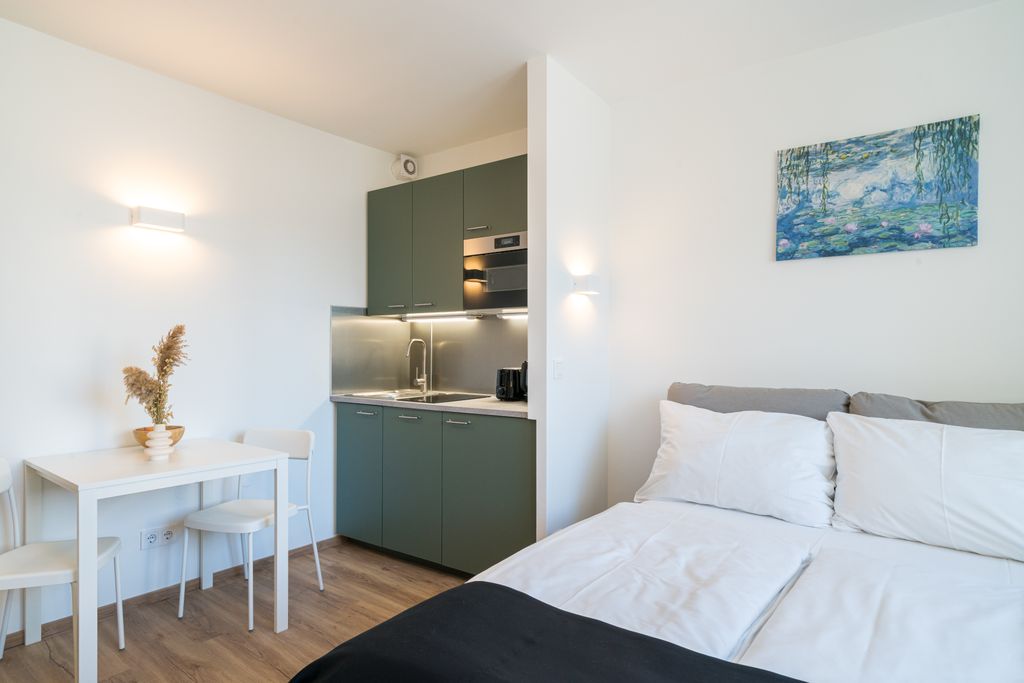 Thumb - High-Floor Studio on Landstraßer Hauptstraße – Rain Shower, Air Conditioning & Lift