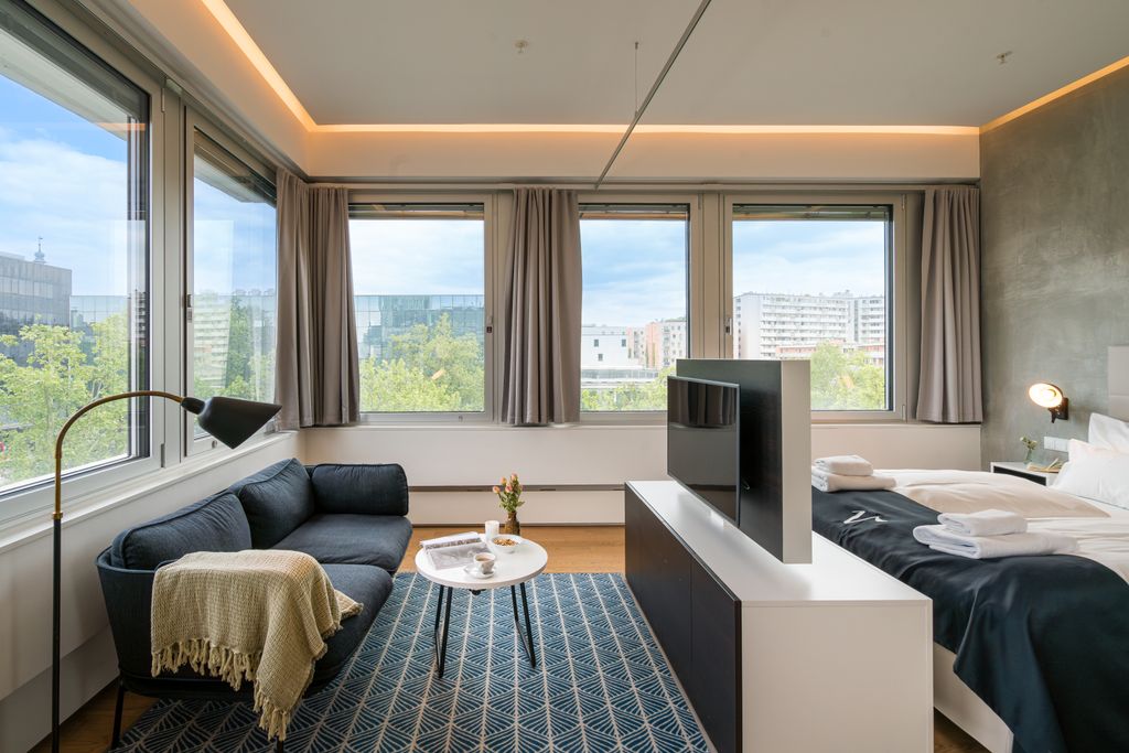 Thumb - Living with a View: Charming Accommodation on the 10th Floor of Philips Haus Vienna num - 2