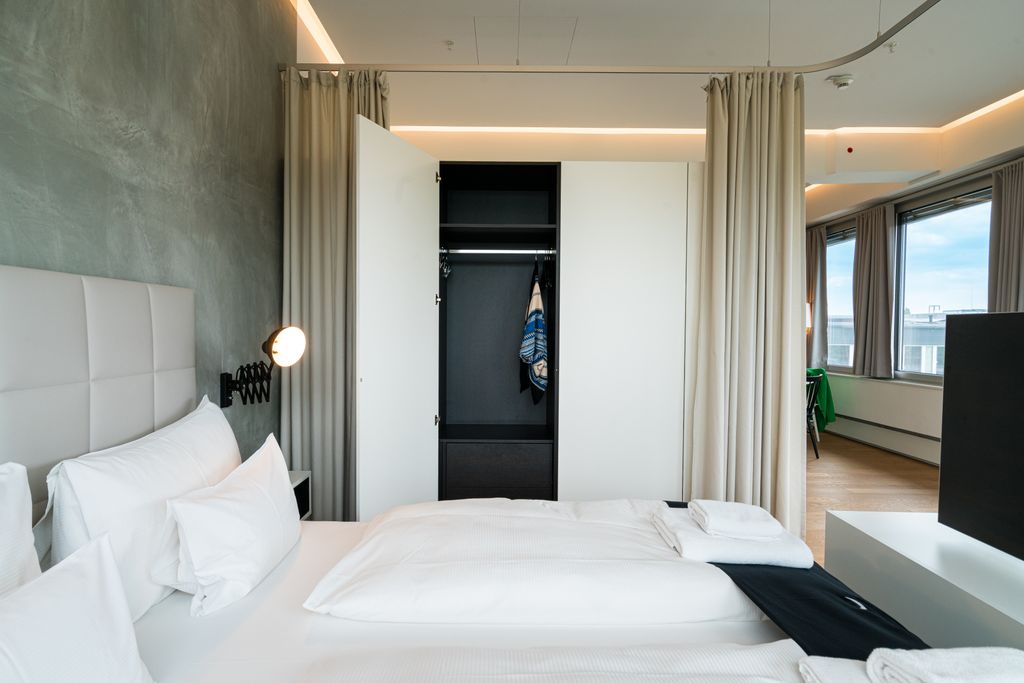 Thumb - Living with a View: Charming Accommodation on the 10th Floor of Philips Haus Vienna num - 35