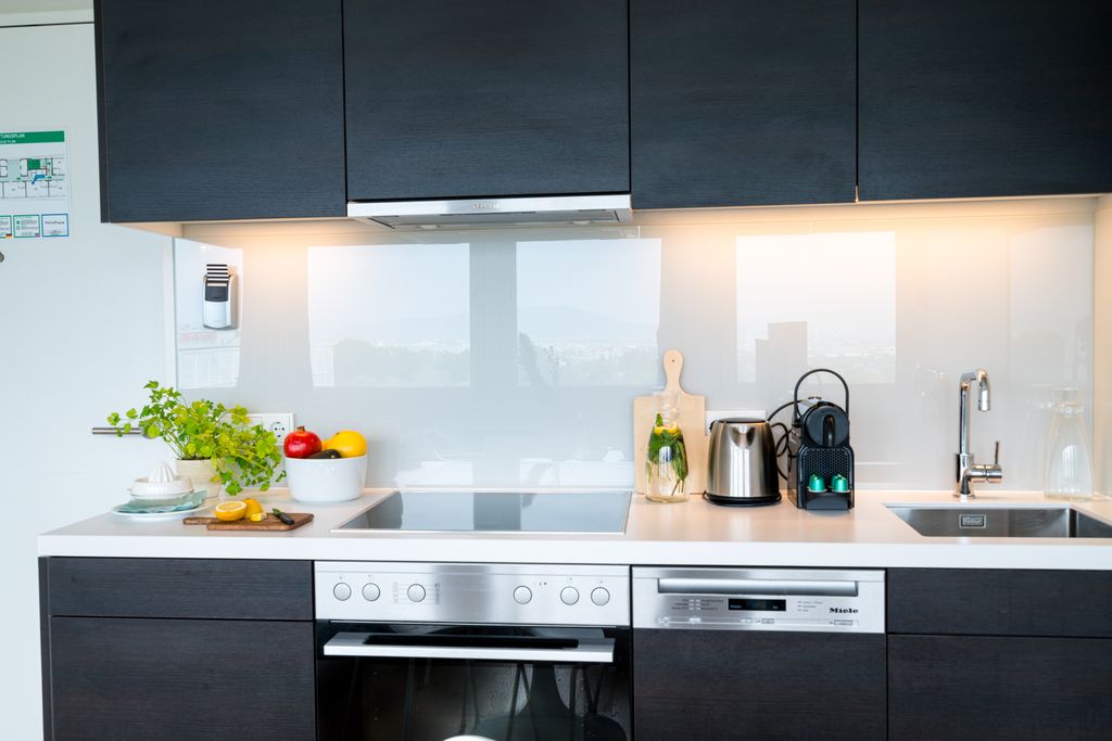 Thumb - Small but impressive - your central city spot with space for four people and ideal transport options num - 9