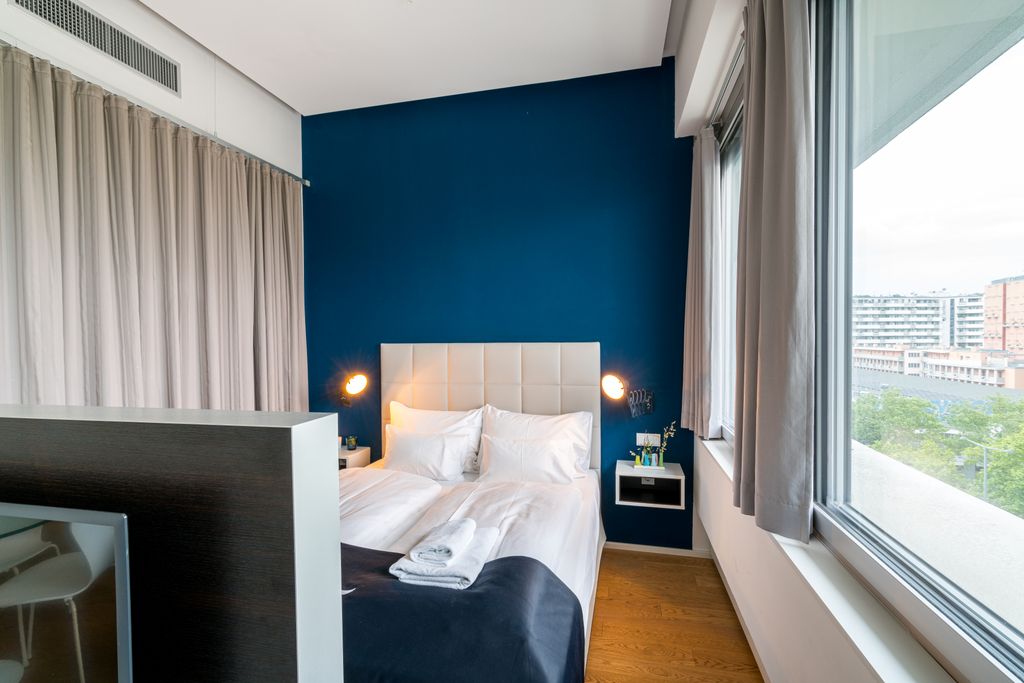 Thumb - Small but impressive - your central city spot with space for four people and ideal transport options num - 15