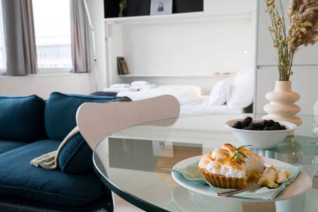 Thumb - Small but impressive - your central city spot with space for four people and ideal transport options num - 24