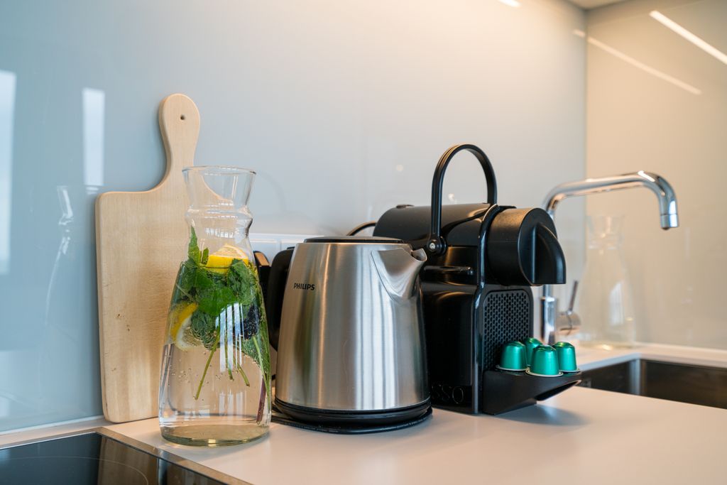 Thumb - Small but impressive - your central city spot with space for four people and ideal transport options num - 11