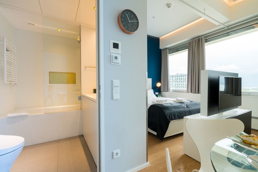 Thumb - Small but impressive - your central city spot with space for four people and ideal transport options num - 31