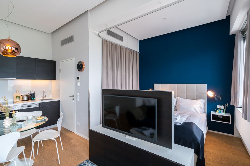 Thumb - Small but impressive - your central city spot with space for four people and ideal transport options num - 13