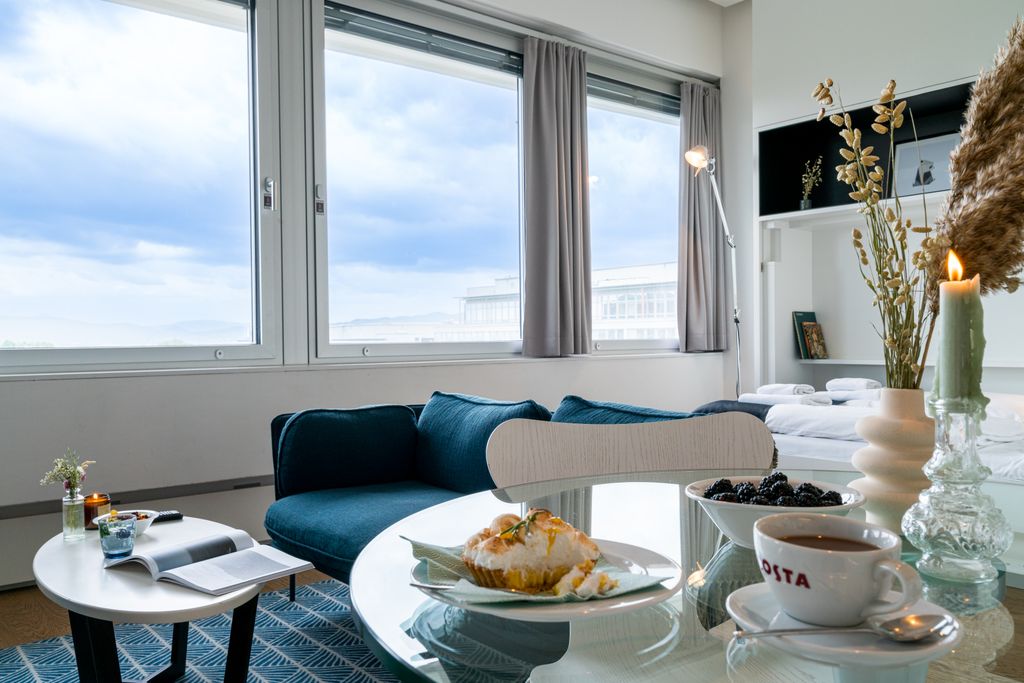 Thumb - Small but impressive - your central city spot with space for four people and ideal transport options num - 7