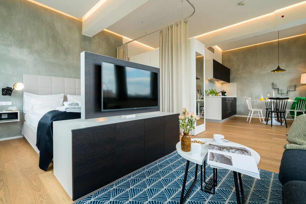 Thumb - Living with a View: Charming Accommodation on the 10th Floor of Philips Haus Vienna num - 3