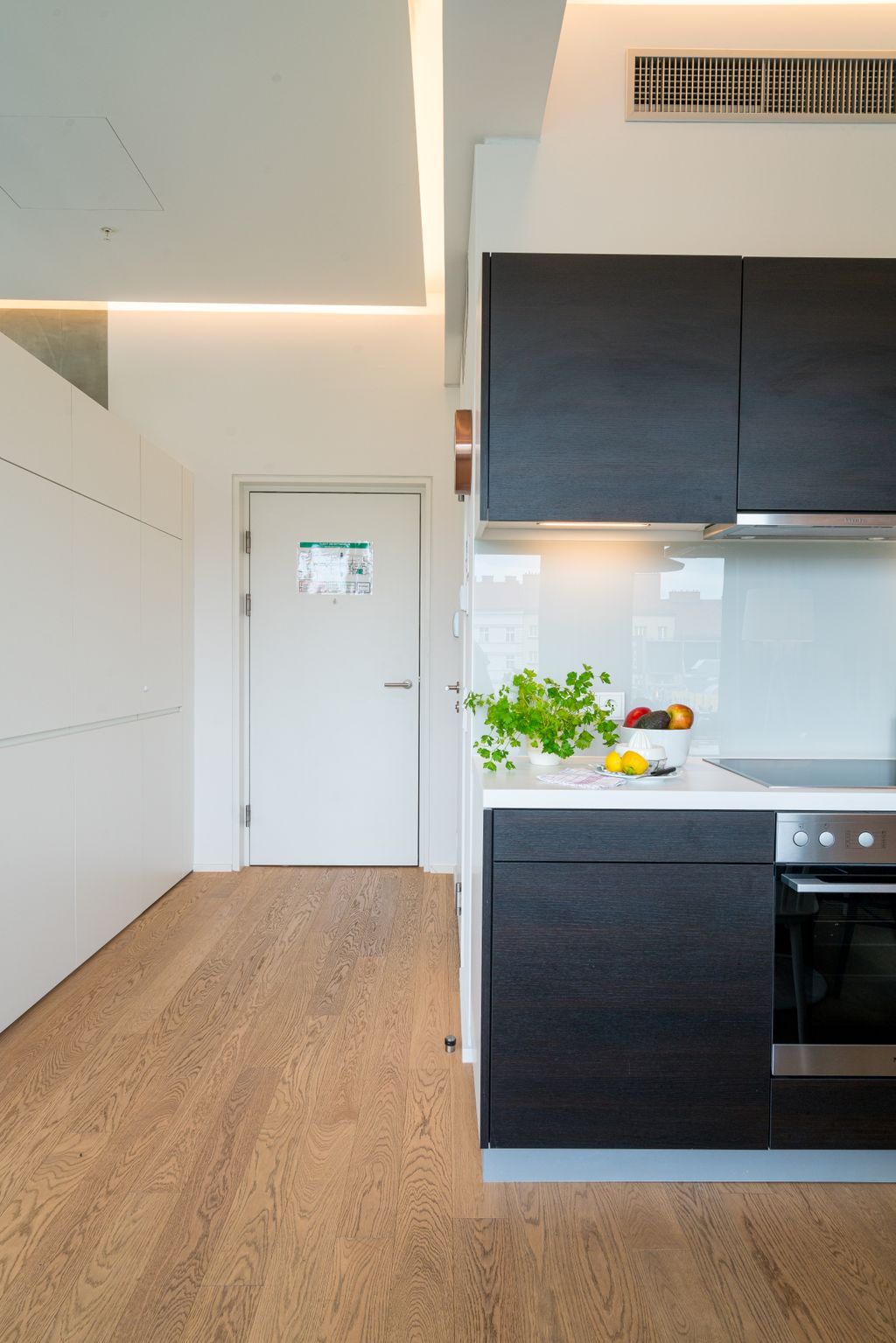 Thumb - Living with a View: Charming Accommodation on the 10th Floor of Philips Haus Vienna num - 26