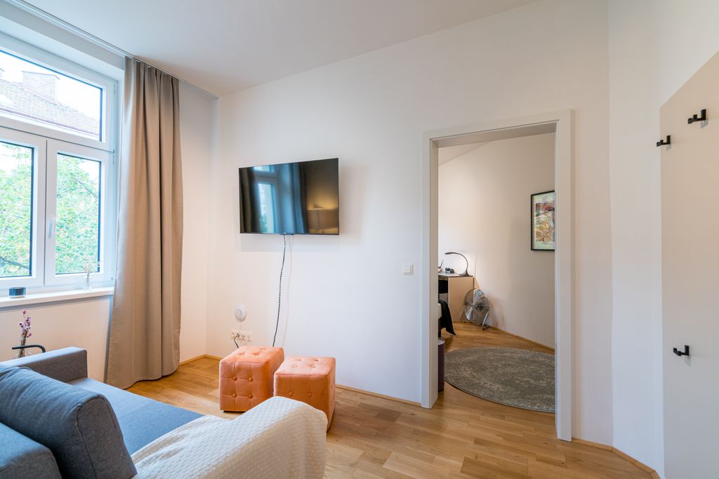 Thumb - Versatile Viennese Altbau Apartment nearby the Vienna Exhibition Center with Space for Four num - 2
