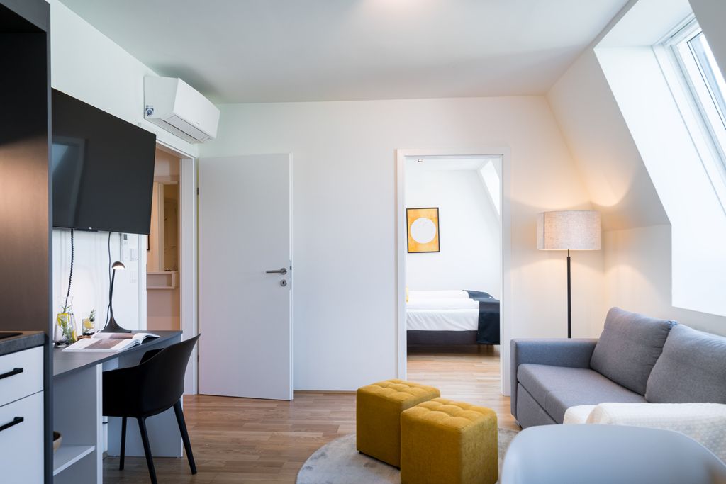 Thumb - Versatile Viennese Altbau Apartment nearby the Vienna Exhibition Center with Space for Four num - 1