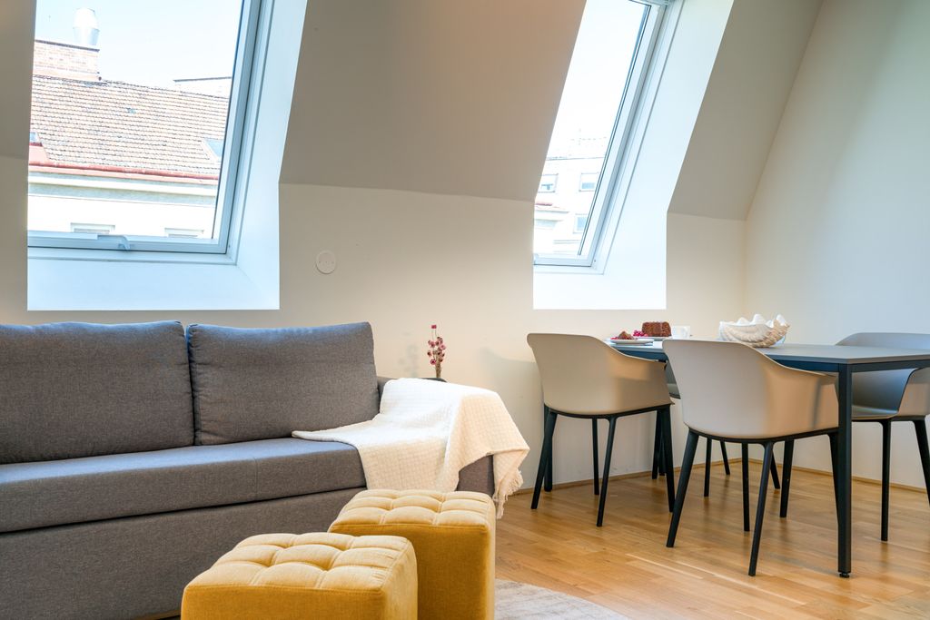 Thumb - Versatile Viennese Altbau Apartment nearby the Vienna Exhibition Center with Space for Four num - 2