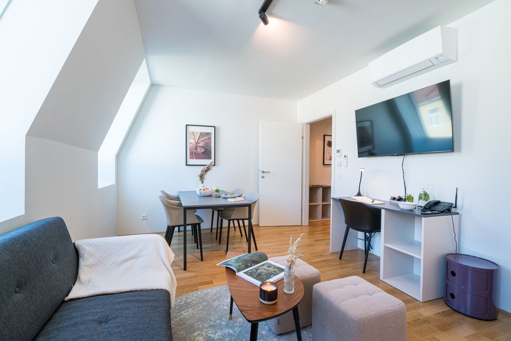 Thumb - Elegant apartment in an old building in Vienna - freshly renovated and furnished to a high standard